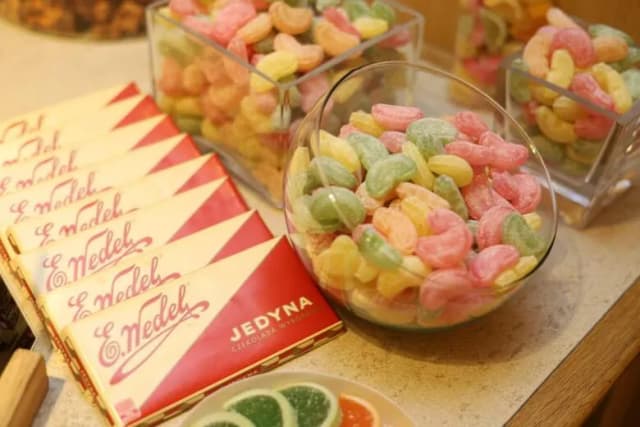 Impreza w stylu PRL wystrój: 10 nostalgicznych pomysłów na dekoracje Impreza w stylu PRL wystrój: 10 nostalgicznych pomysłów na dekoracje